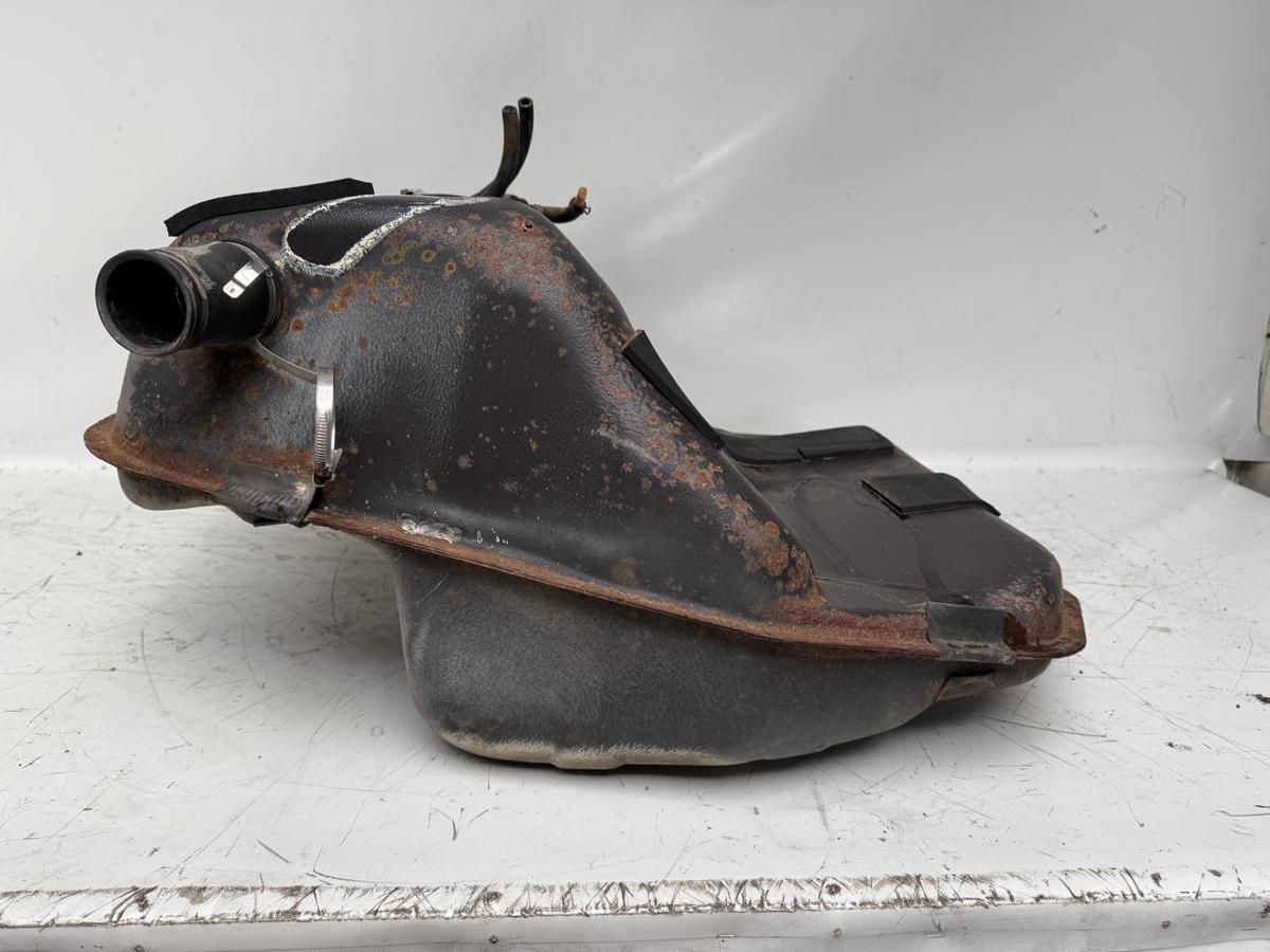 Audi 100 C4 original Kraftstoffbehälter Benzintank Tank 2.3 98kW Benzin BJ91